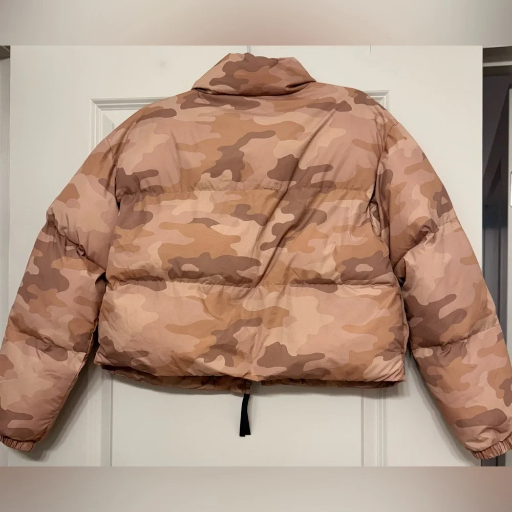 Fabletics Cloudshell Cropped Puffer Jacket XXS Beige Camo - Picture 11 of 15